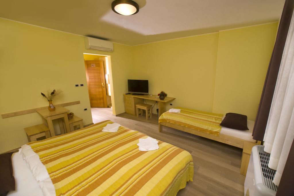 Homestead Vrbin Divaca Bilik gambar